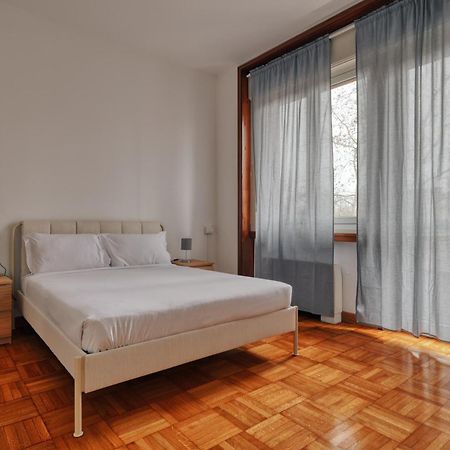 Joivy Chic 3-Bed Flat Near Colonne Di San Lorenzo ミラノ エクステリア 写真
