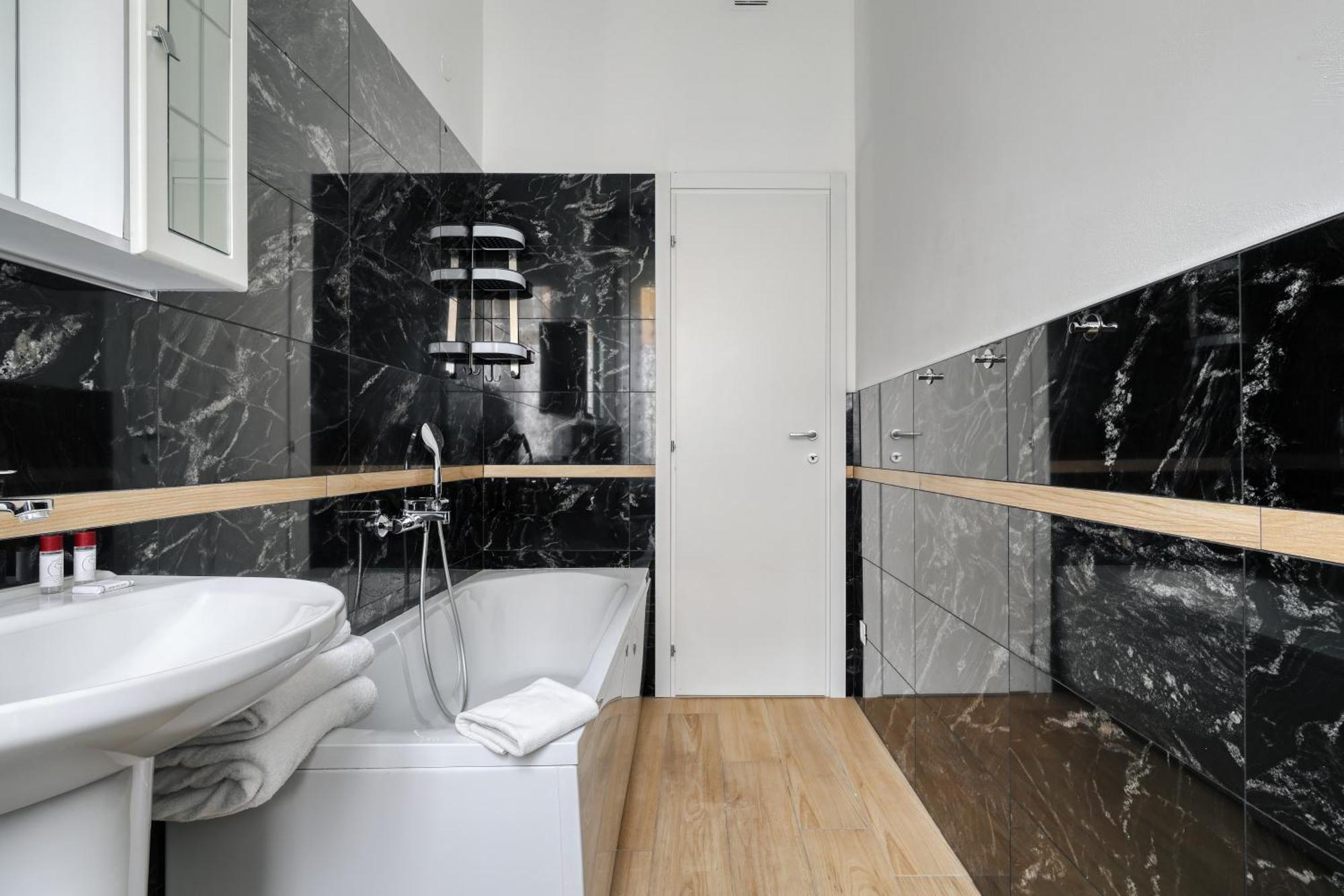 Joivy Chic 3-Bed Flat Near Colonne Di San Lorenzo ミラノ エクステリア 写真