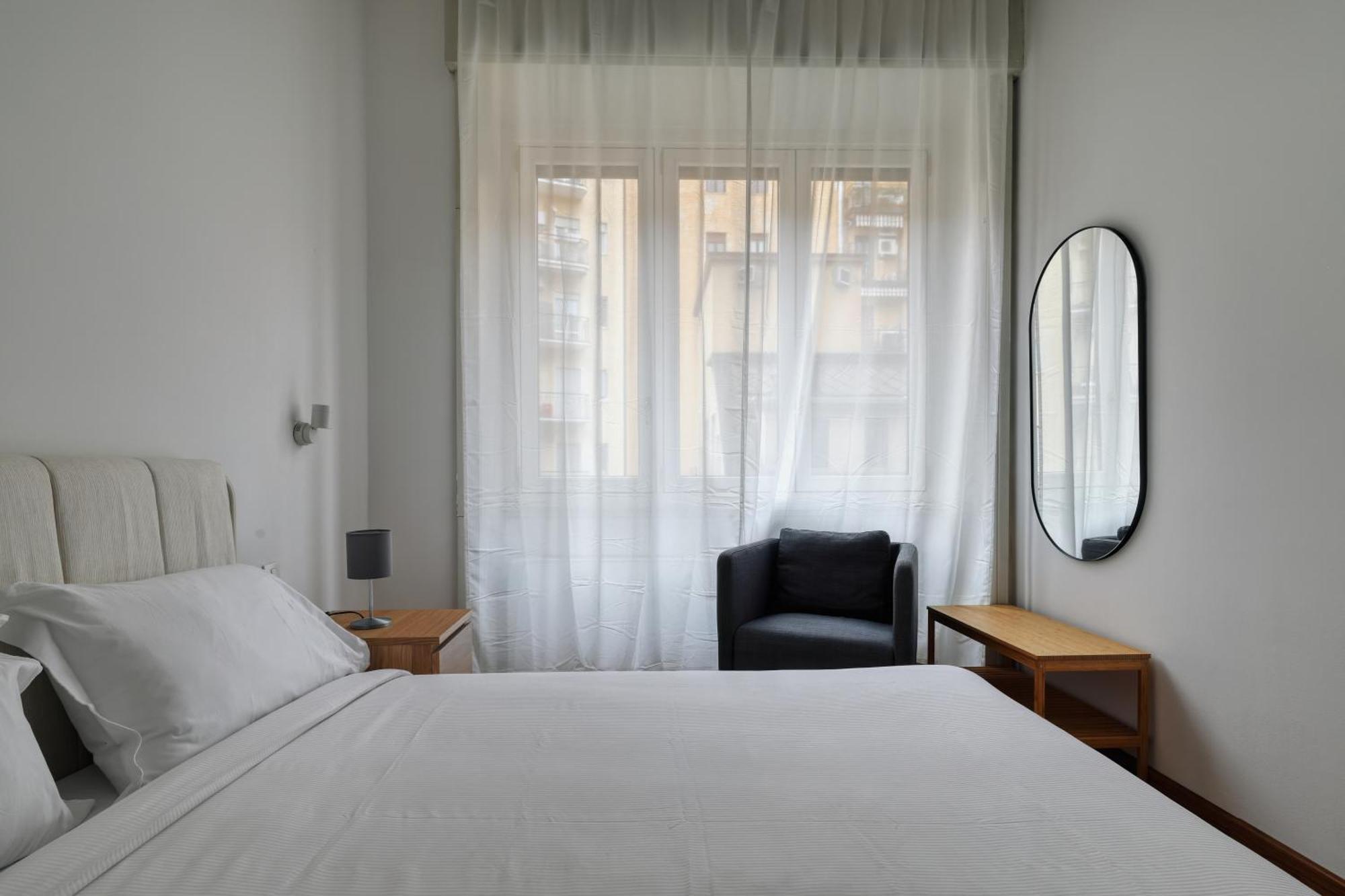 Joivy Chic 3-Bed Flat Near Colonne Di San Lorenzo ミラノ エクステリア 写真