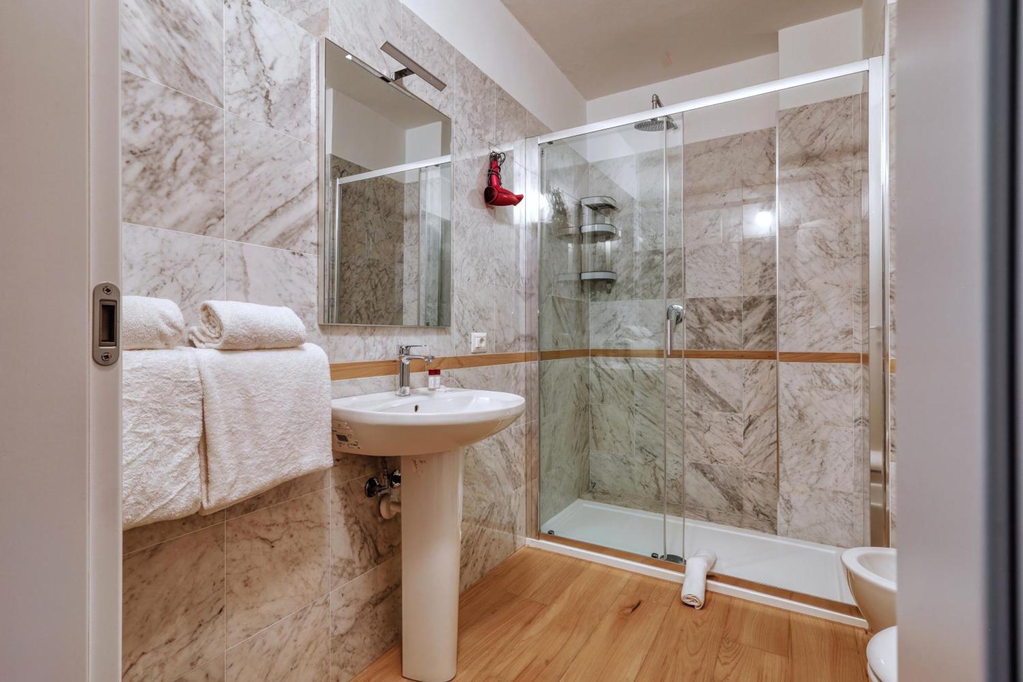 Joivy Chic 3-Bed Flat Near Colonne Di San Lorenzo ミラノ エクステリア 写真